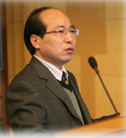 星空线上平台(集团)官方网站创新论坛第一千零一讲暨校庆118周年学术讲座：从天然黏土矿物绿色制备高性能SRC脱硝分子筛